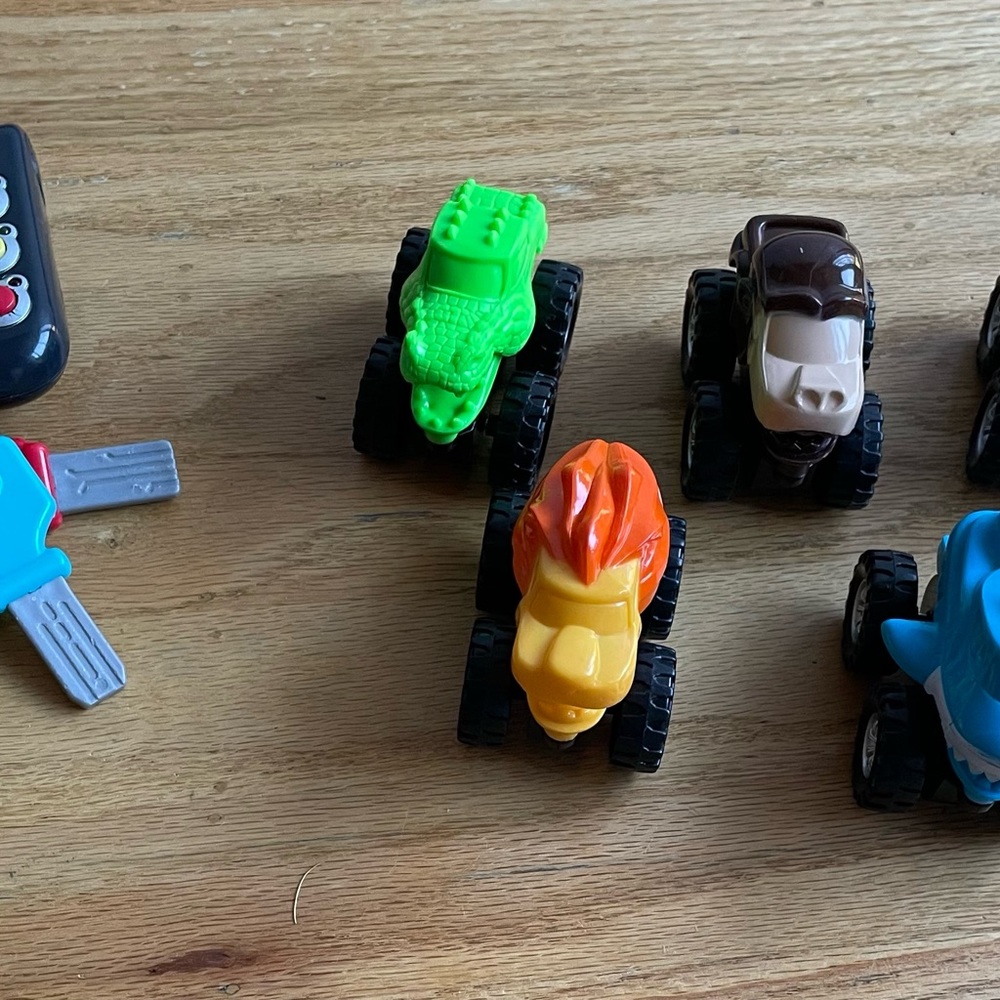 GUC Mini Zoo Animal Trucks (Set of 5) + Sounds Key Toy